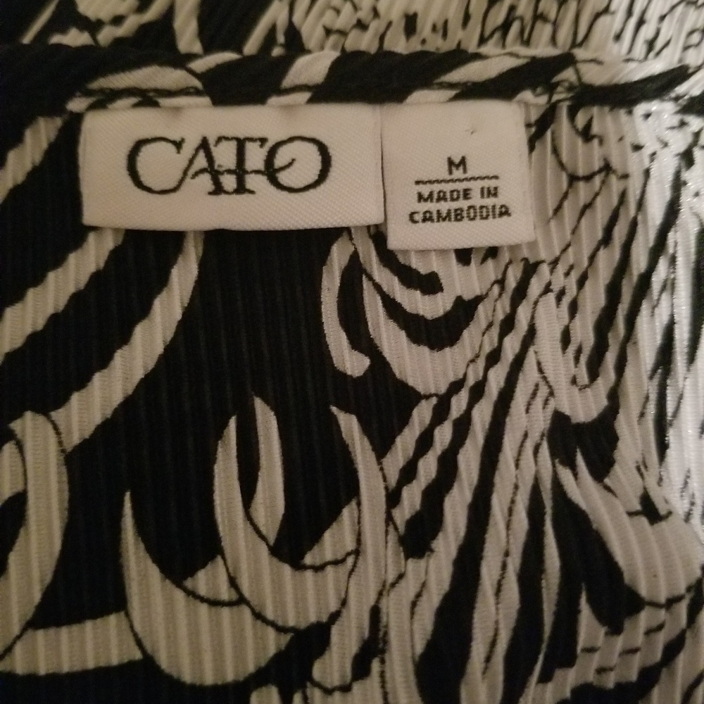 3/$15๐HOST-PICK๐ Super Cute Cato Top! - Picture 3 of 5